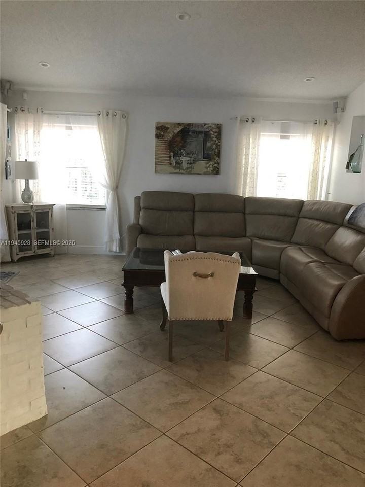 3100 Nw 122nd Ave - Photo 4 of 20