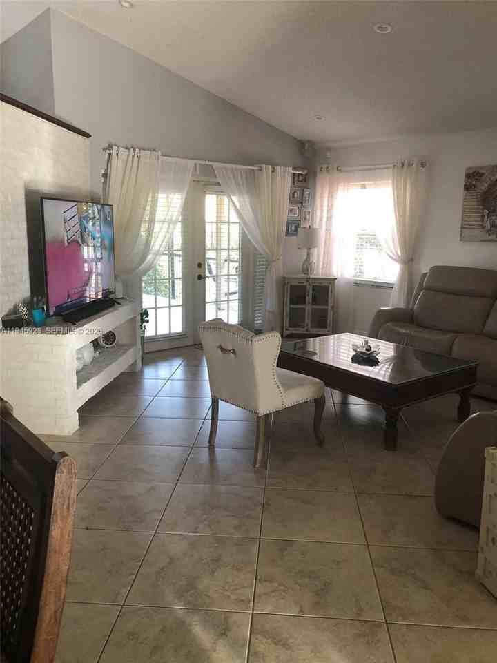 3100 Nw 122nd Ave - Photo 5 of 20