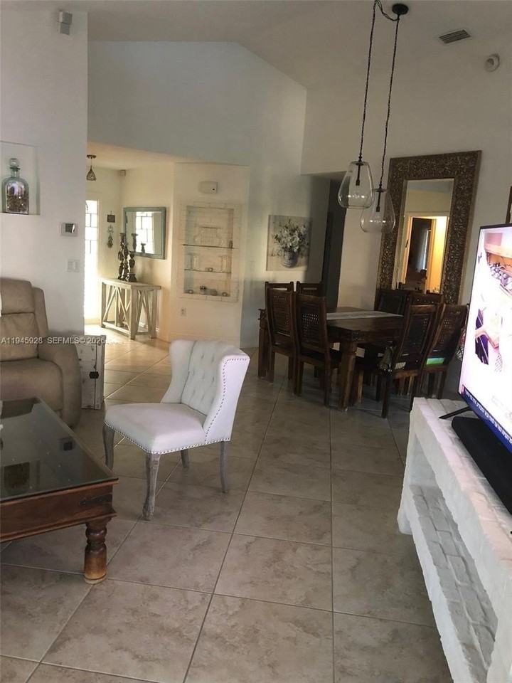 3100 Nw 122nd Ave - Photo 6 of 20