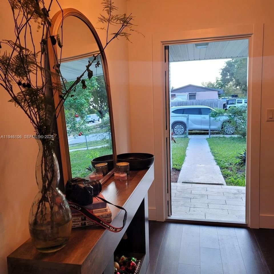 19930 Sw 118th Pl - Photo 6 of 37