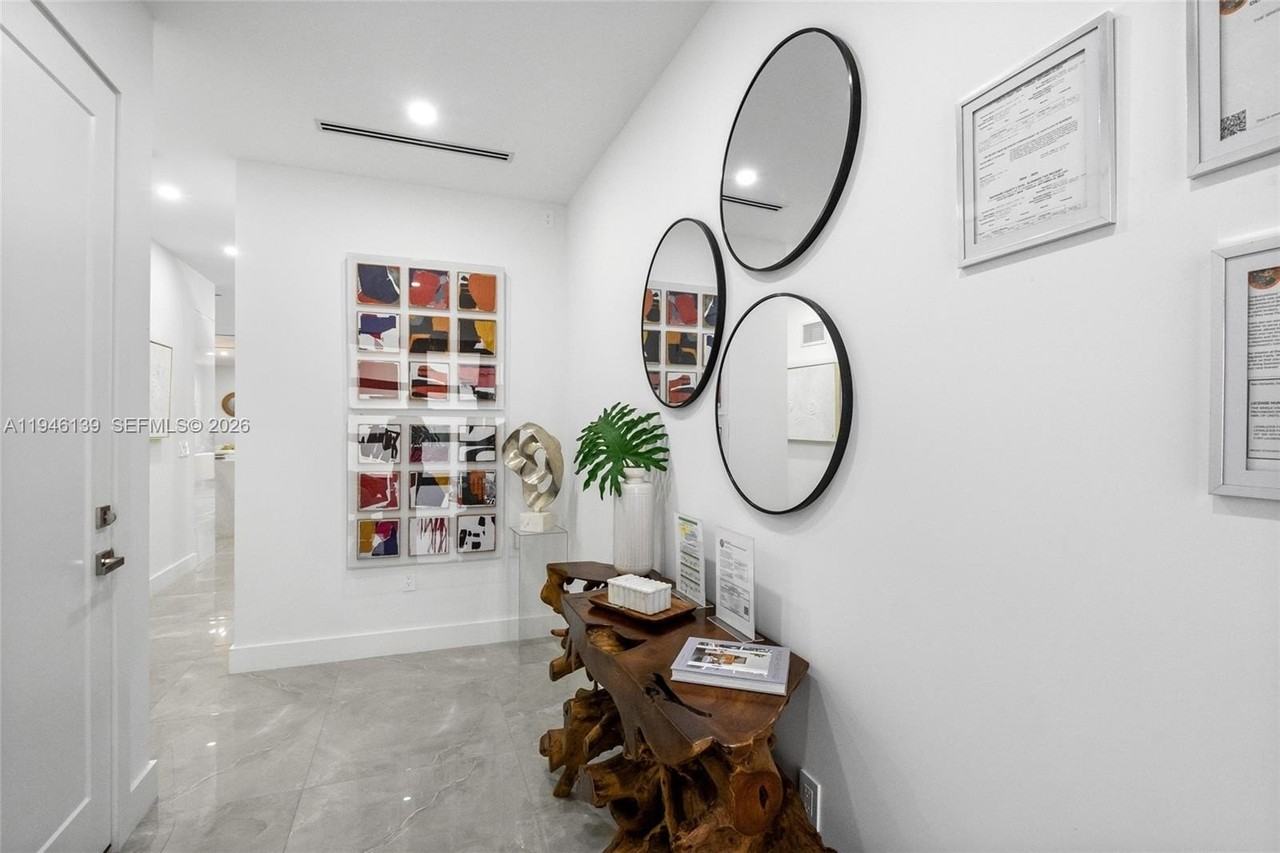 325 Sw 16th St #B - Photo 2 of 50