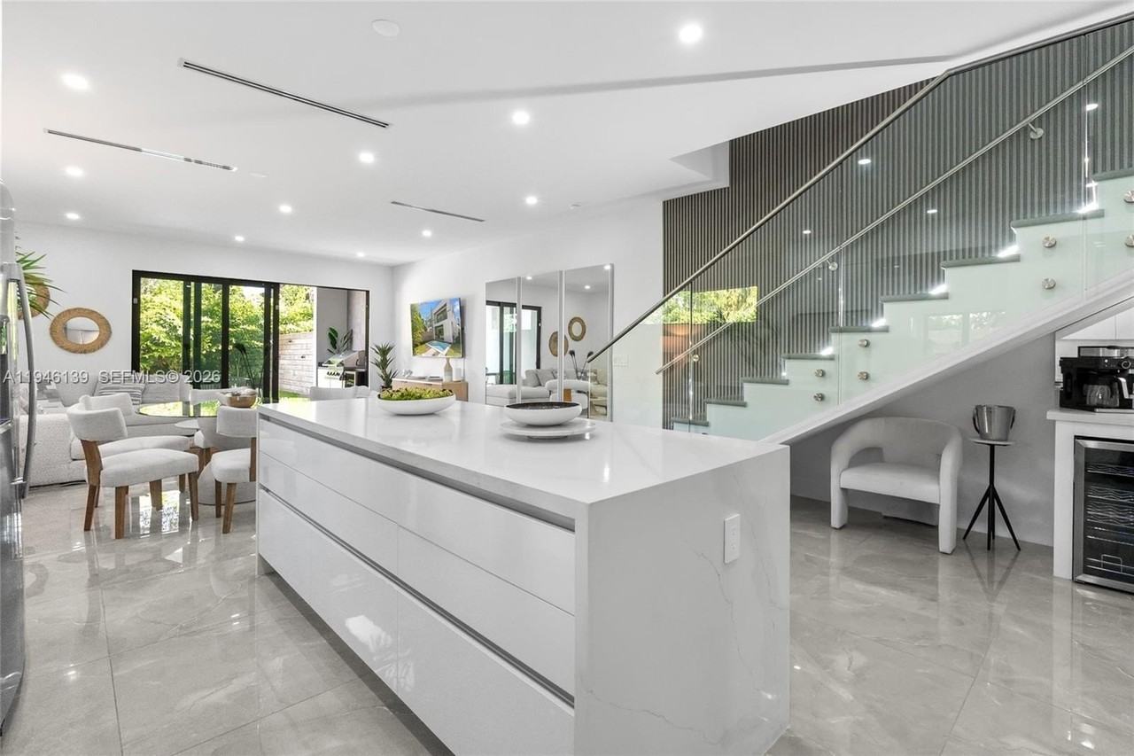 325 Sw 16th St #B - Photo 6 of 50