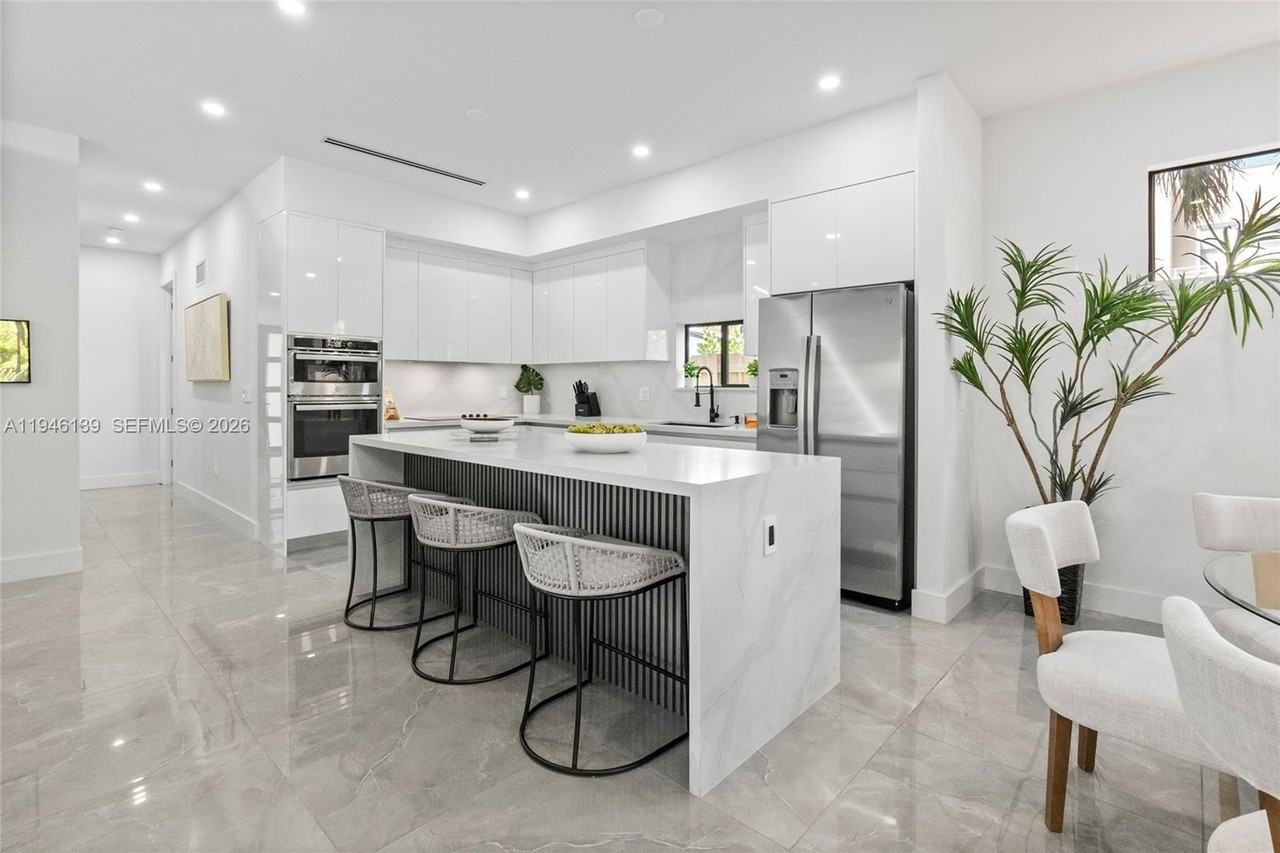 325 Sw 16th St #B - Photo 7 of 50