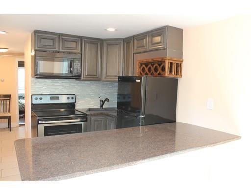 714 Circuit St #2 - Photo 3 of 11