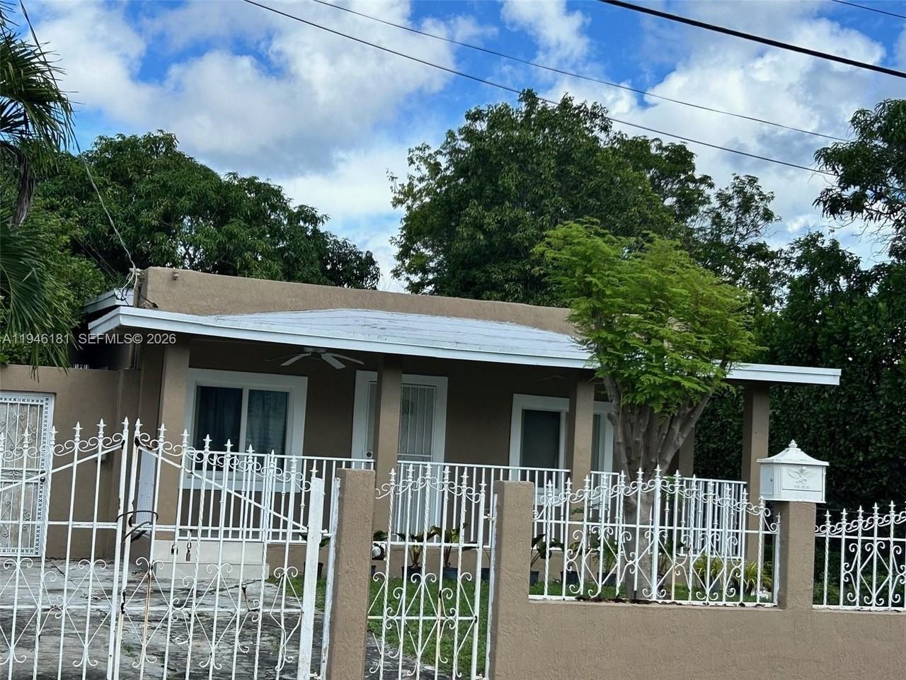 261 Nw 49th St #C - Photo 2 of 32