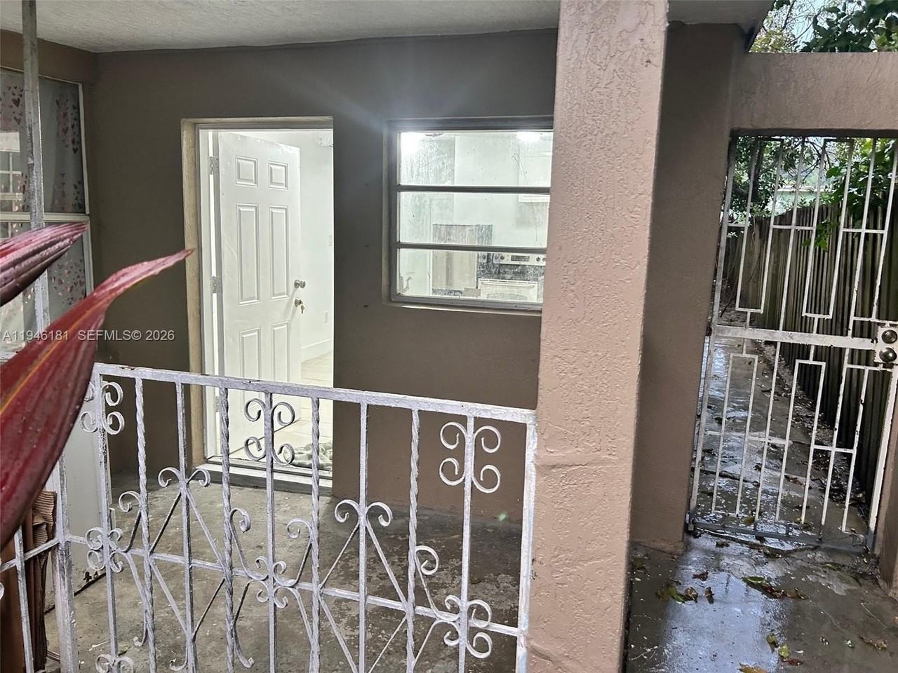 261 Nw 49th St #C - Photo 6 of 32