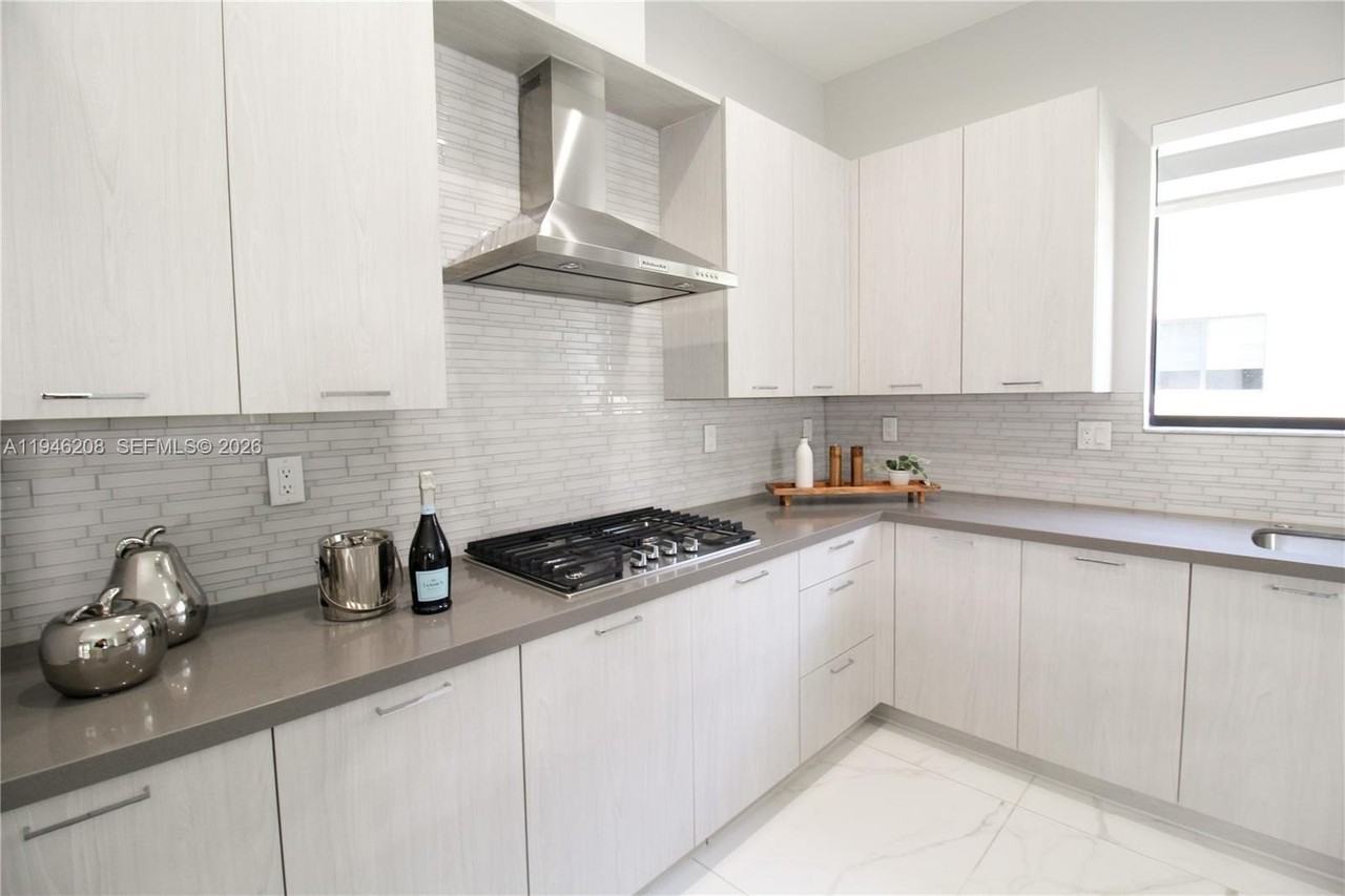 4349 Nw 81st Ave #4349 - Photo 6 of 31