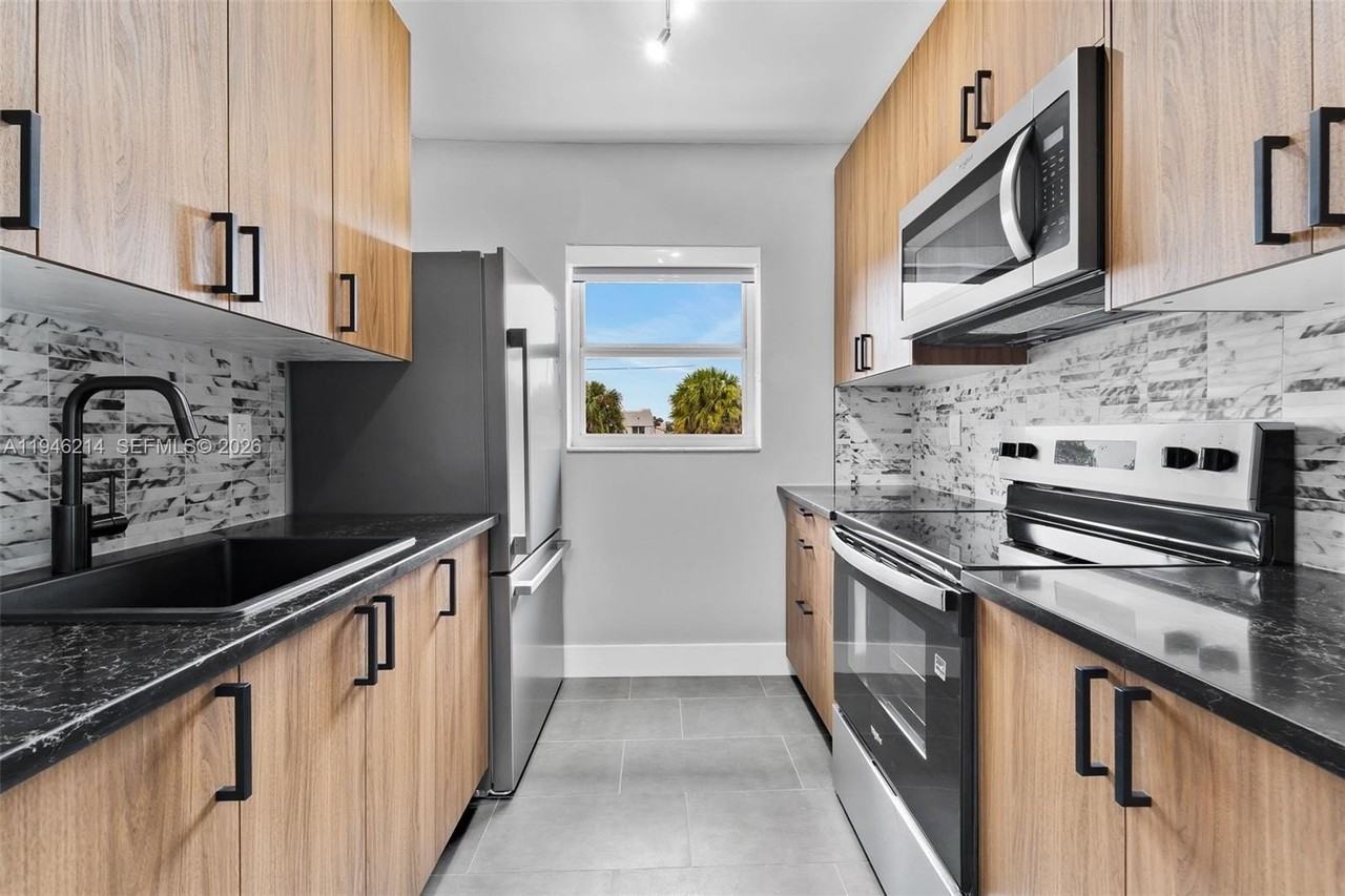 2363 Nw 15th St #2363 - Photo 2 of 24