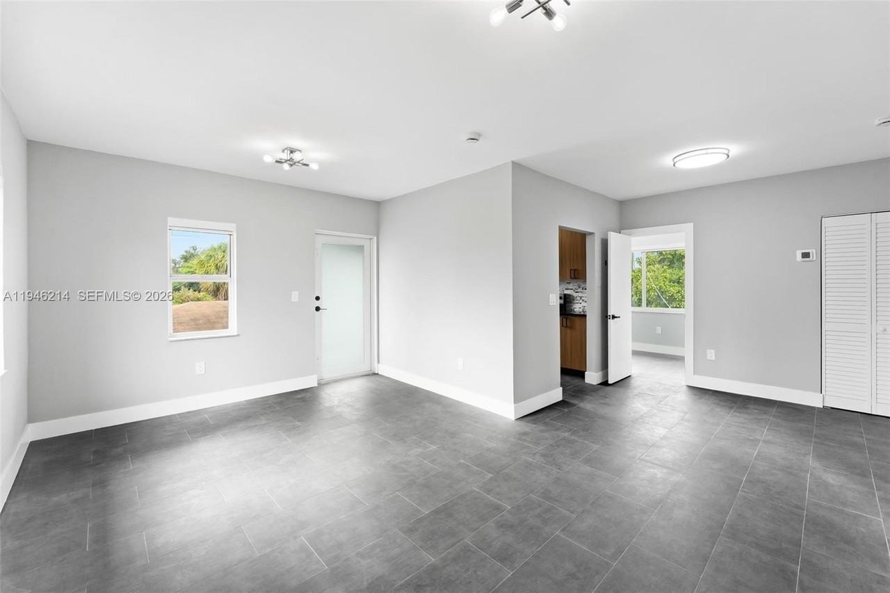 2363 Nw 15th St #2363 - Photo 3 of 24