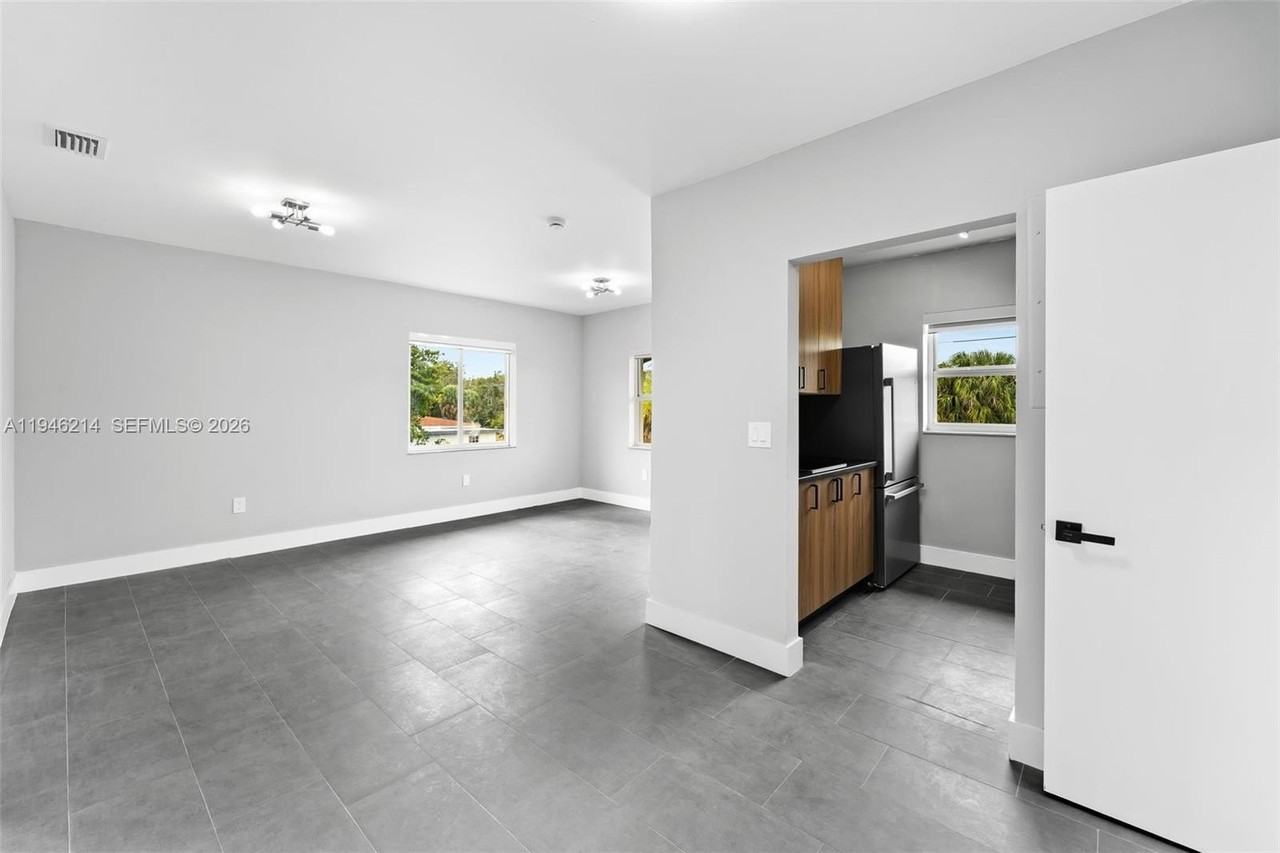 2363 Nw 15th St #2363 - Photo 4 of 24