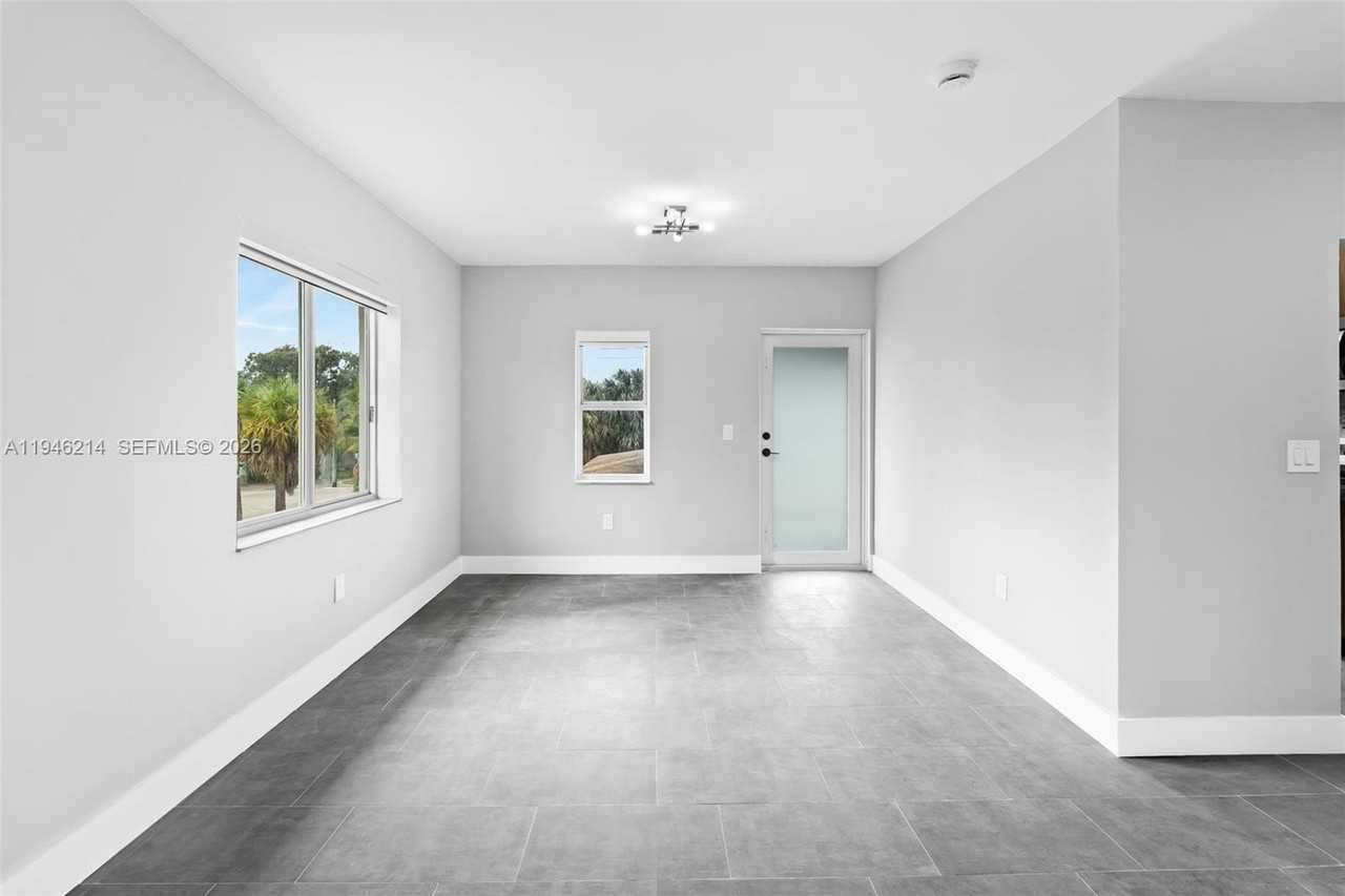 2363 Nw 15th St #2363 - Photo 5 of 24