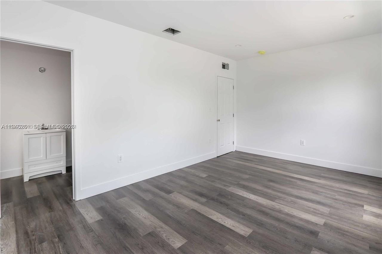 1063 Nw 31st St #2 - Photo 4 of 14