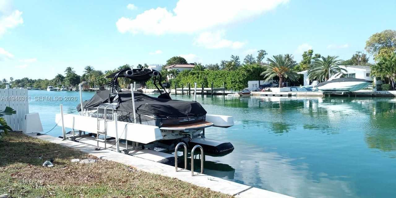 1725 Calais Dr #3 - Photo 4 of 20