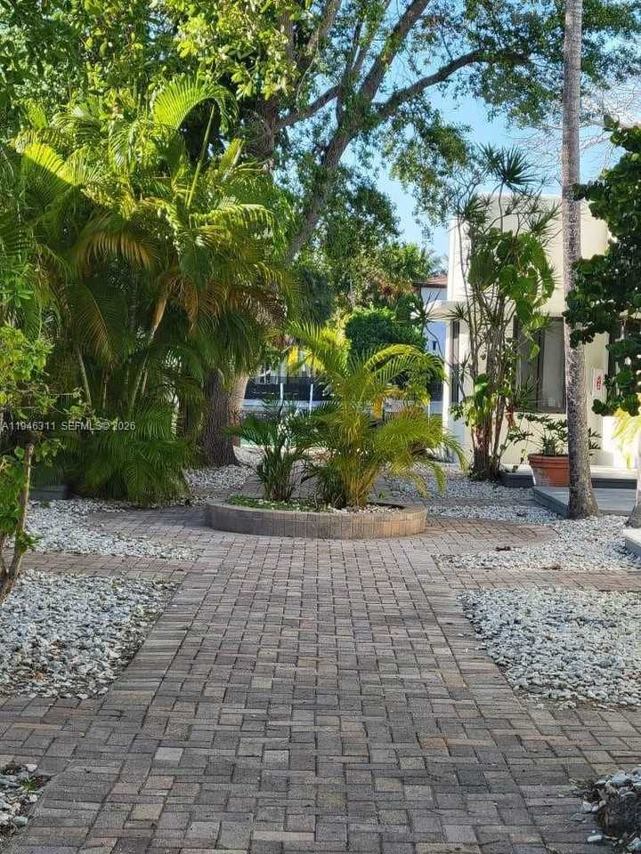 1725 Calais Dr #3 - Photo 6 of 20