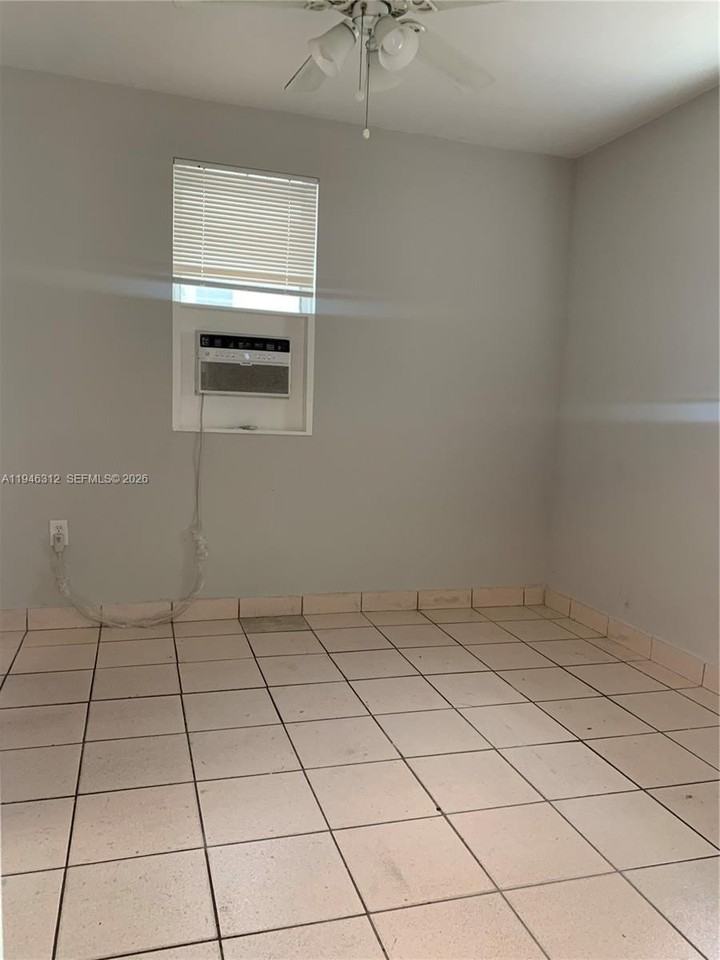 821 Sw 29th Ct #5 - Photo 4 of 10