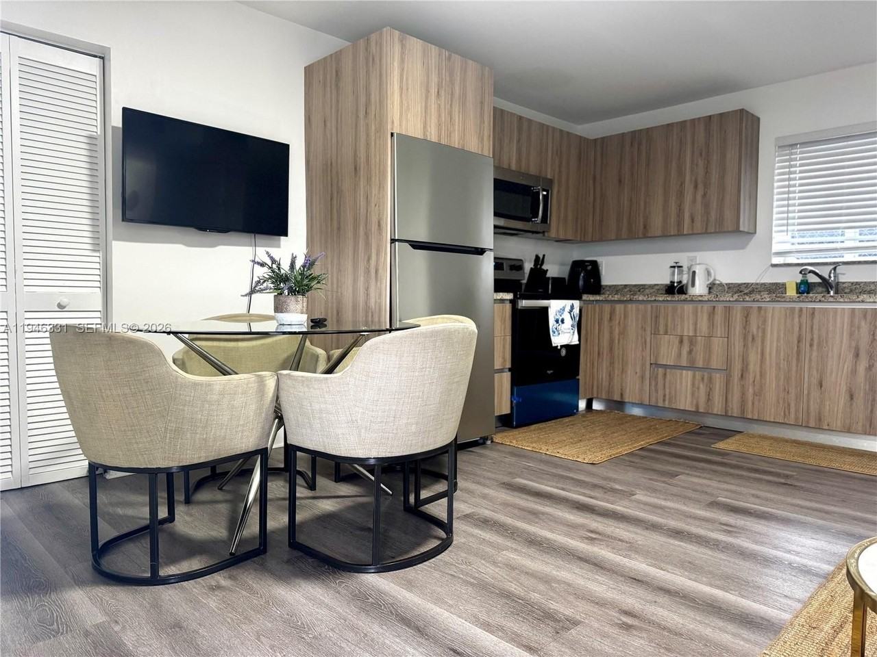 1684 Sw 10th St #5 - Photo 4 of 10