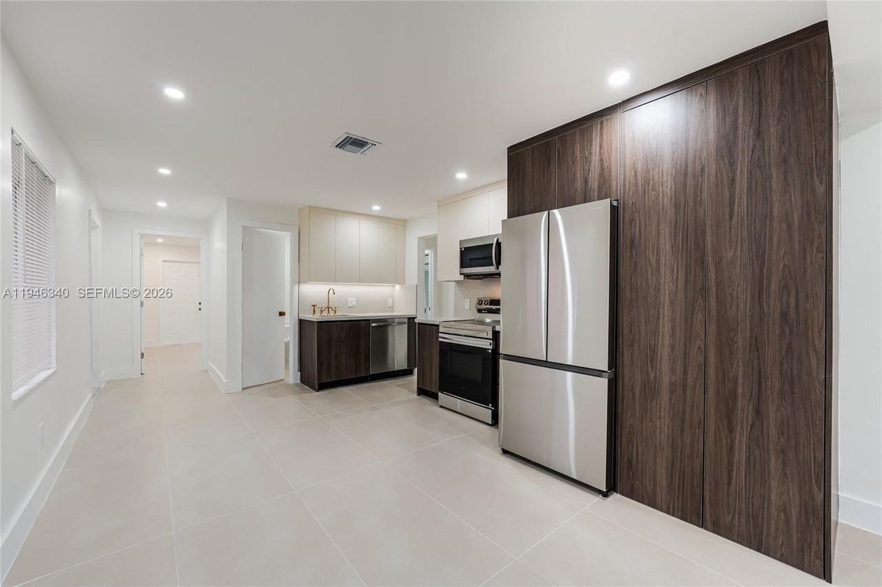 1065 Nw 50th St - Photo 5 of 21