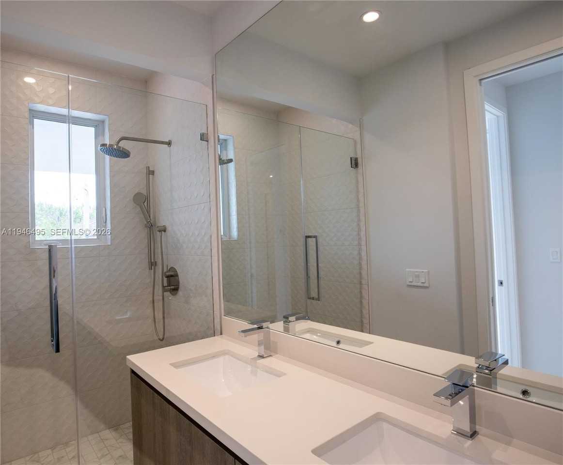 3374 Day Ave - Photo 3 of 12