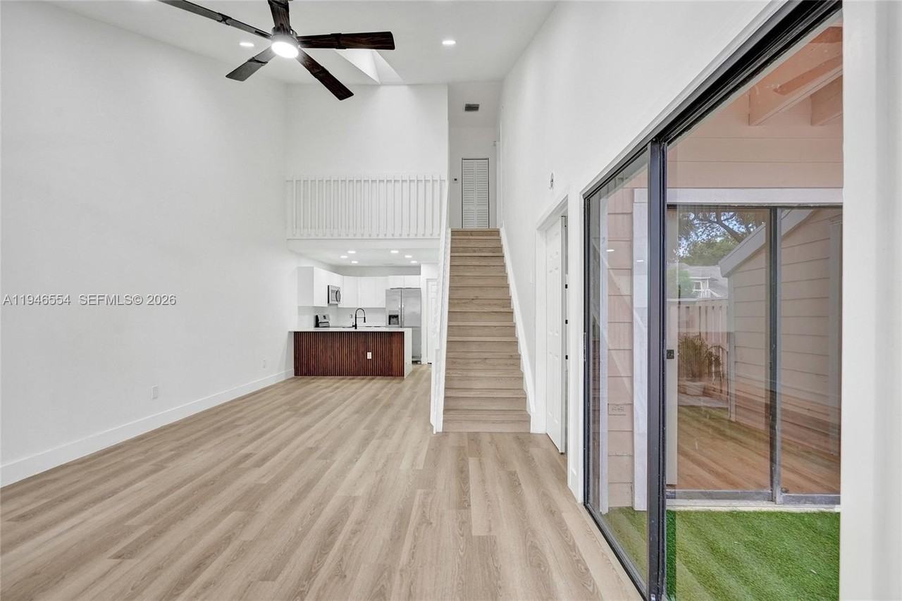 1846 Racquet Ct - Photo 2 of 32