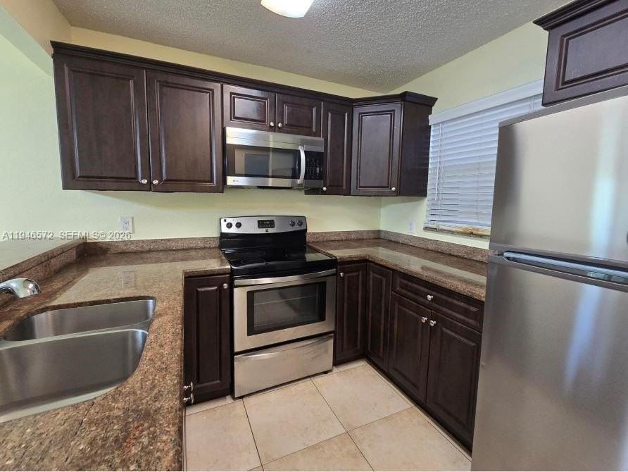 1721 Balfour Point Dr #H - Photo 4 of 10