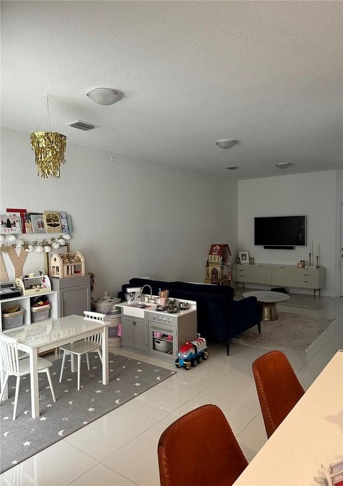 507 Sw 91st Ct #507 - Photo 3 of 15