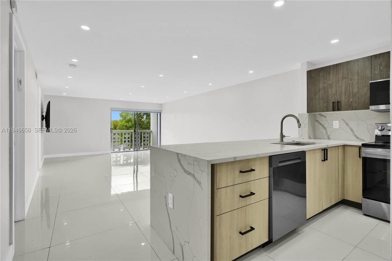 4141 Nautilus Dr #3F - Photo 2 of 21