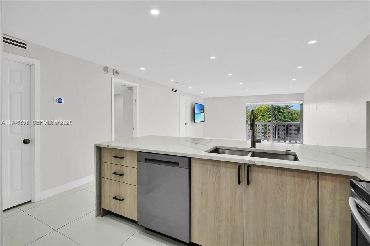 4141 Nautilus Dr #3F - Photo 3 of 21