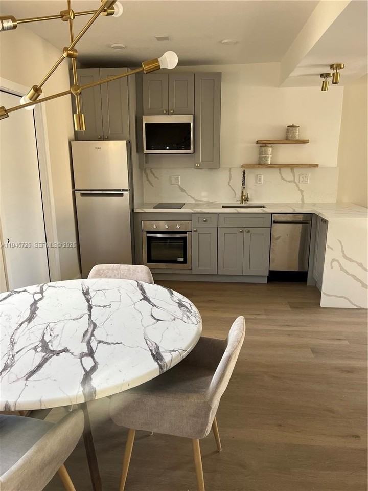 1129 Ne 111th St #1 - Photo 4 of 30