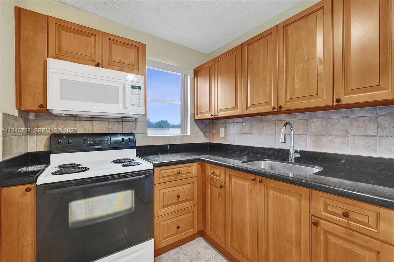 111 Se 4th Ave #9 - Photo 3 of 20