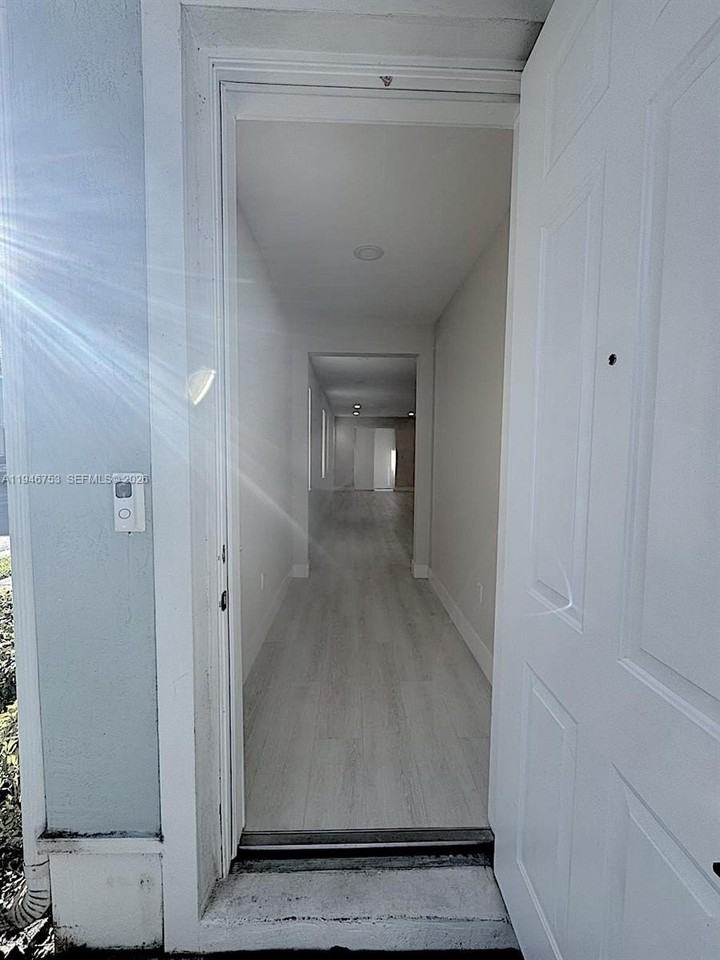 11400 Nw 75th Ter - Photo 3 of 50