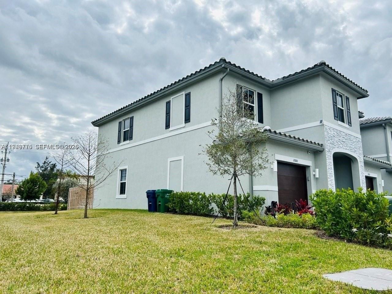 11880 Nw 46th St - Photo 3 of 24