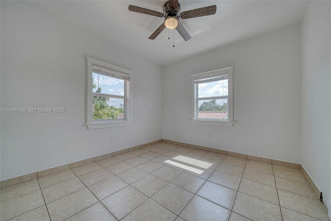 2205 Sw 13th St #B - Photo 7 of 27