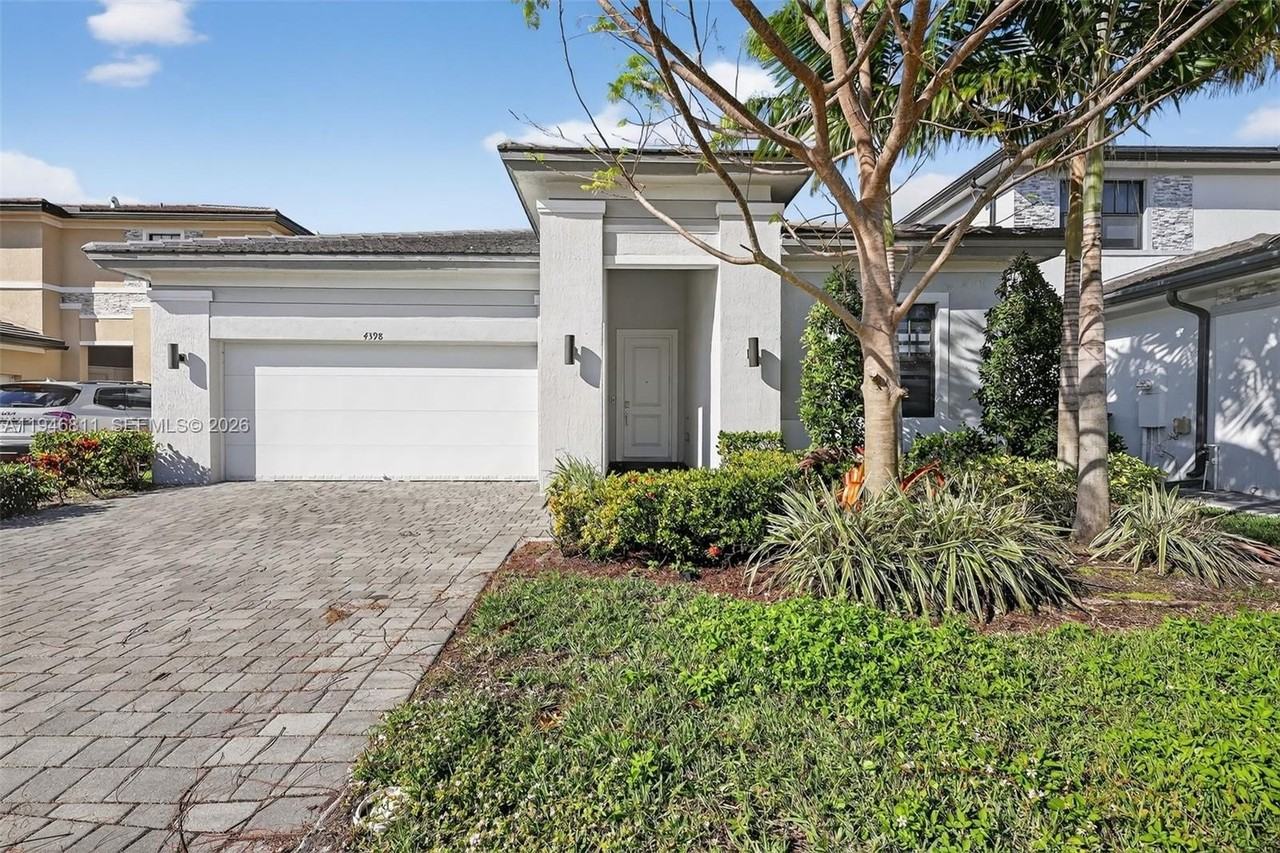 4398 Sw 173rd Ave #A - Photo 2 of 50