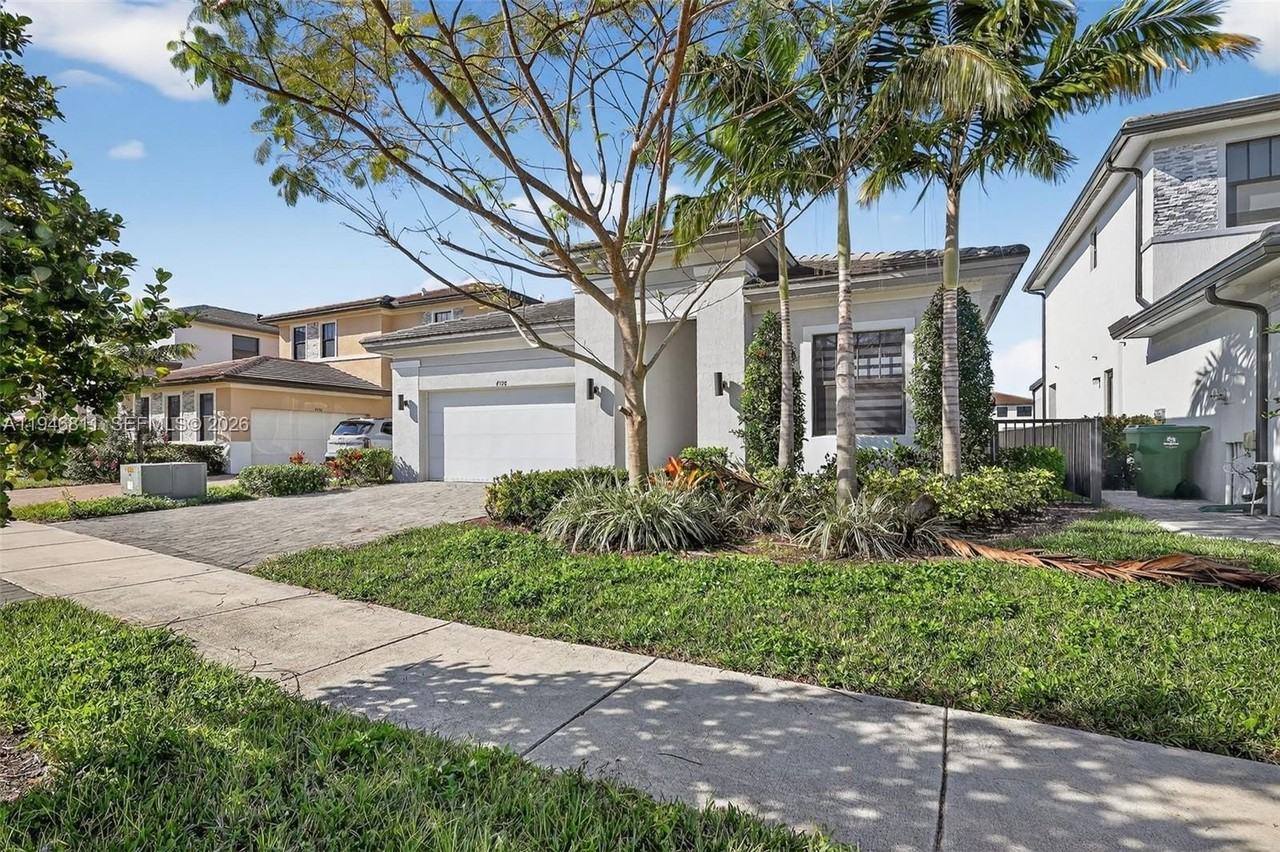 4398 Sw 173rd Ave #A - Photo 5 of 50