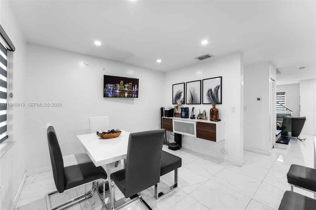 17864 Sw 141st Ct #17864 - Photo 4 of 25