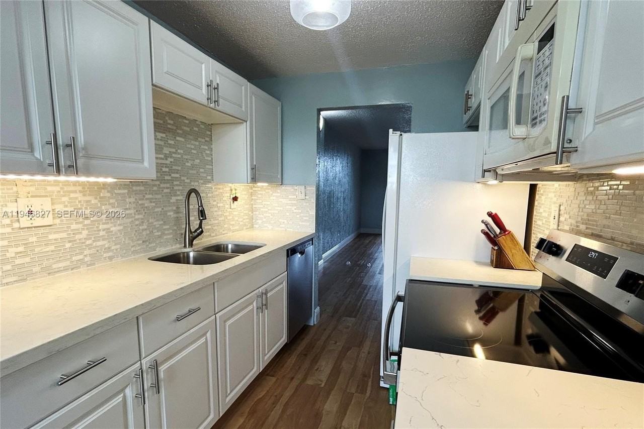 3121 Nw 47th Ter #416 - Photo 4 of 9