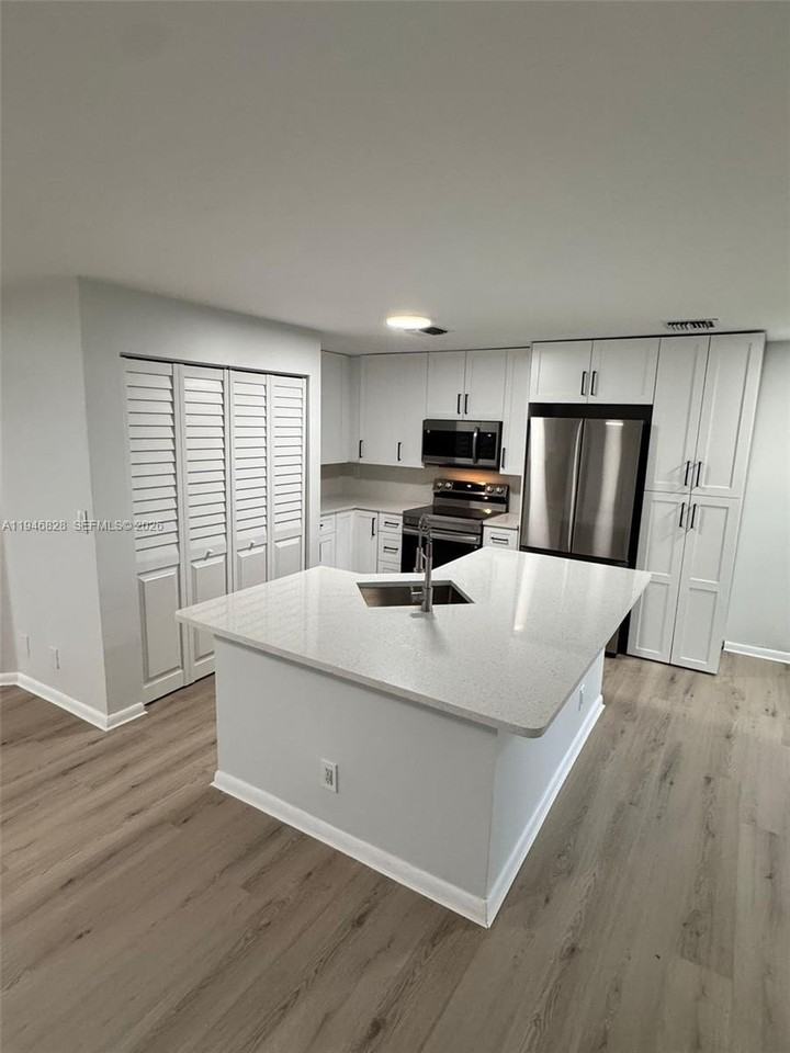 8960 Nw 40th St #8960 - Photo 3 of 21