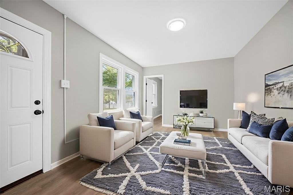 10019 Saint Martha Ln - Photo 4 of 26