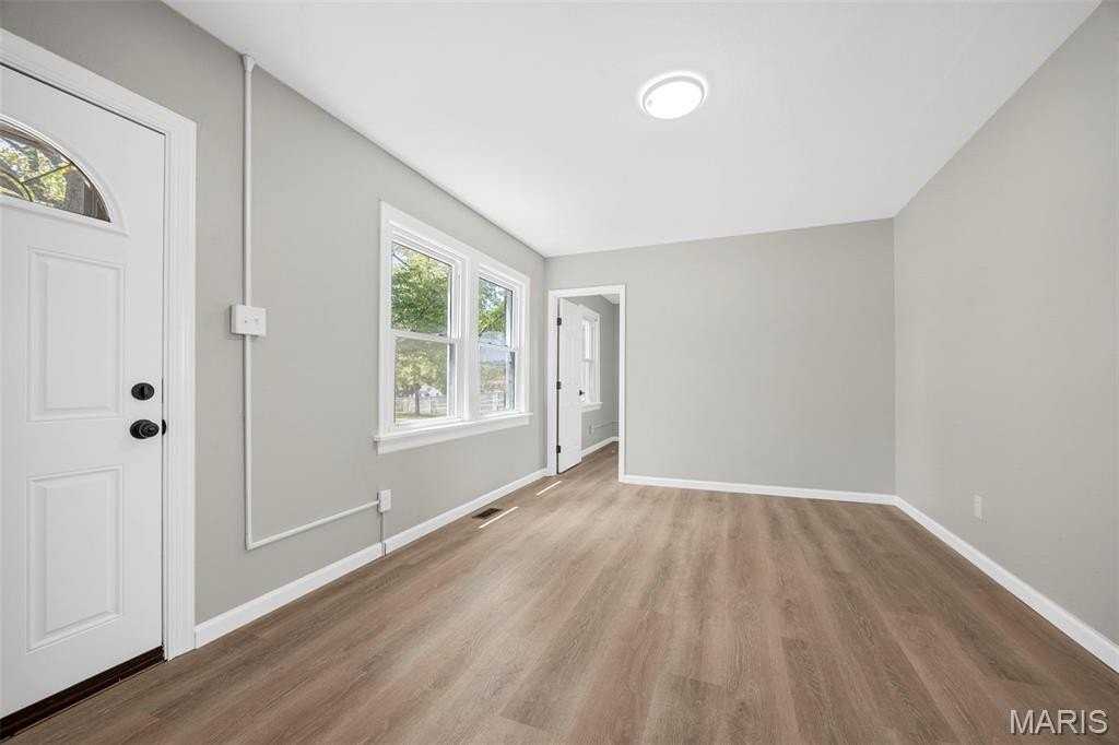 10019 Saint Martha Ln - Photo 5 of 26