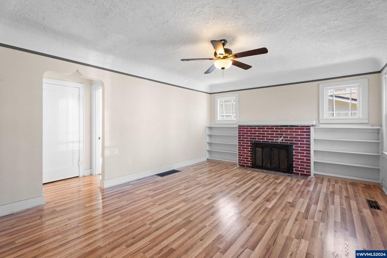 1140 13th St Ne #1 - Photo 2 of 10