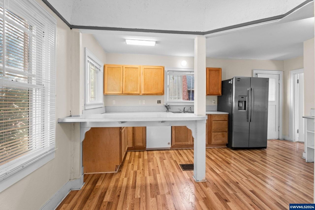 1140 13th St Ne #1 - Photo 3 of 10