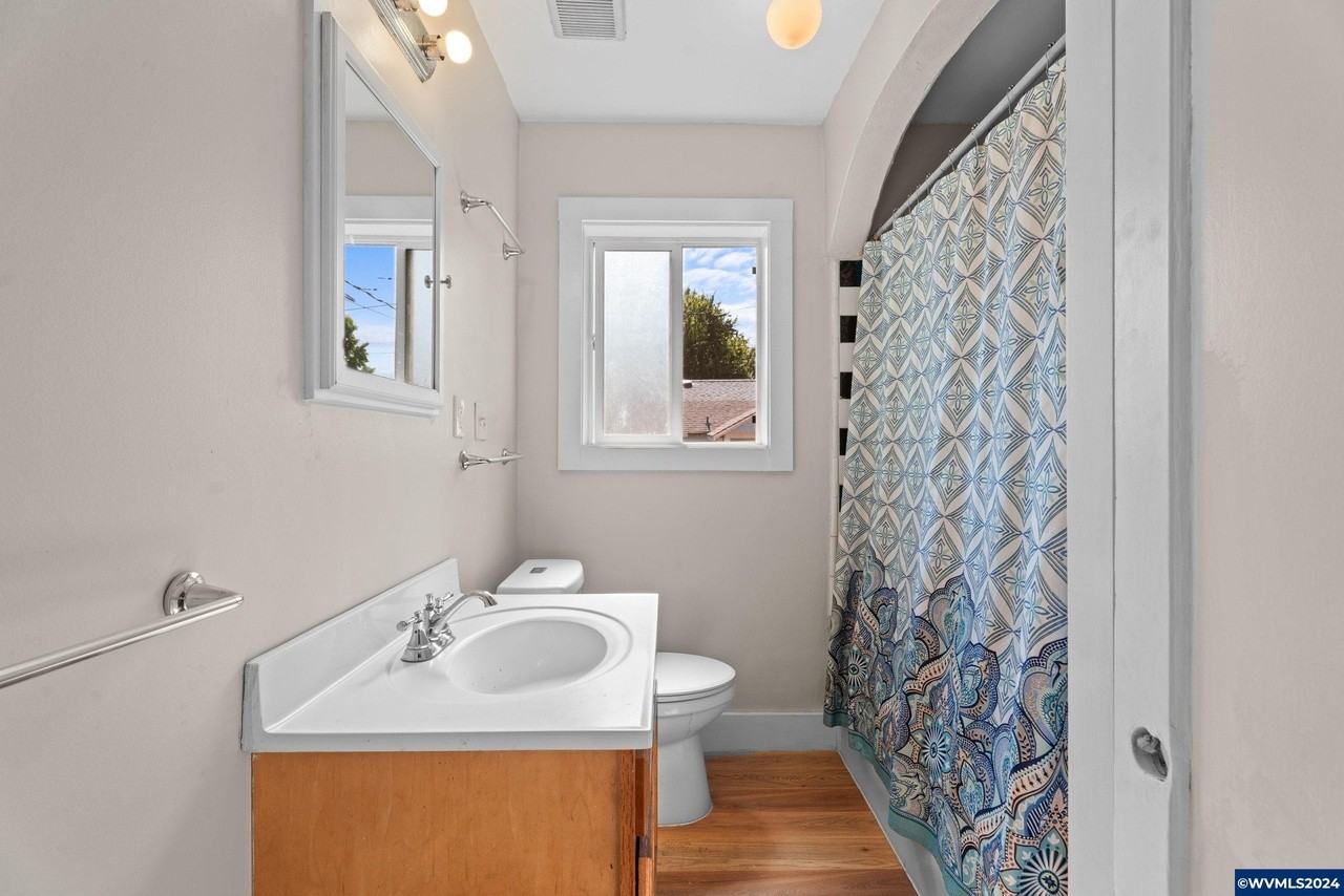 1140 13th St Ne #1 - Photo 4 of 10