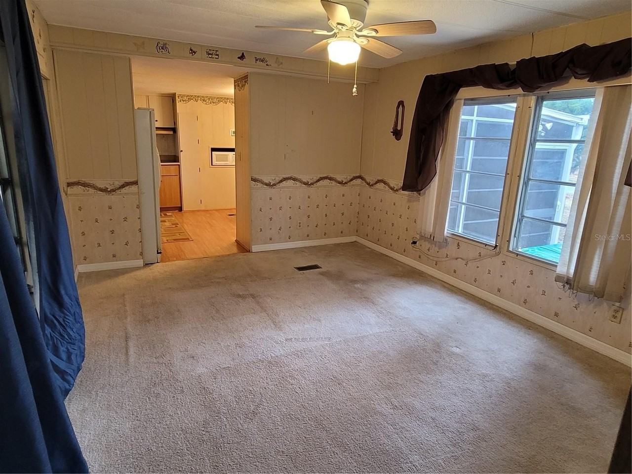 1300 Seahorse Ln - Photo 5 of 20