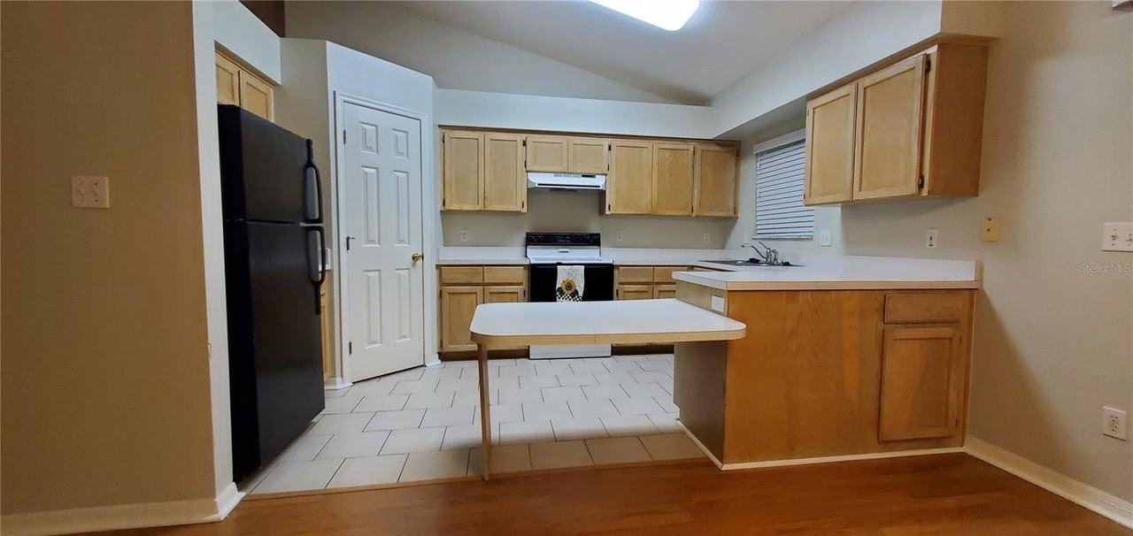 913 Palm Forest Ln - Photo 3 of 17