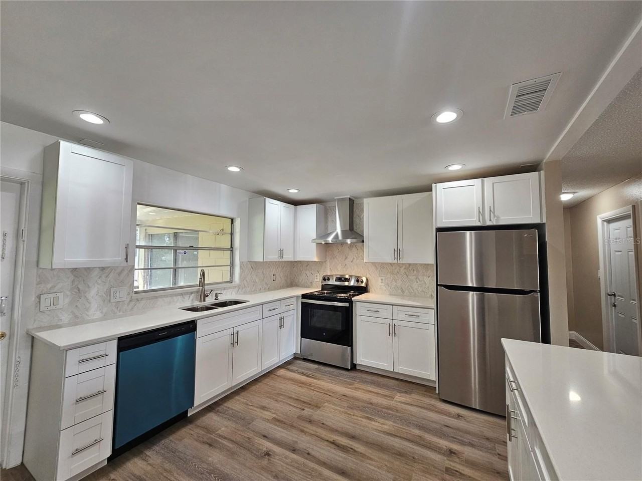 6623 Swyear Ct - Photo 3 of 21