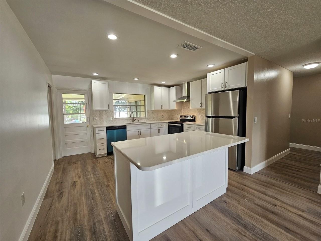 6623 Swyear Ct - Photo 6 of 21