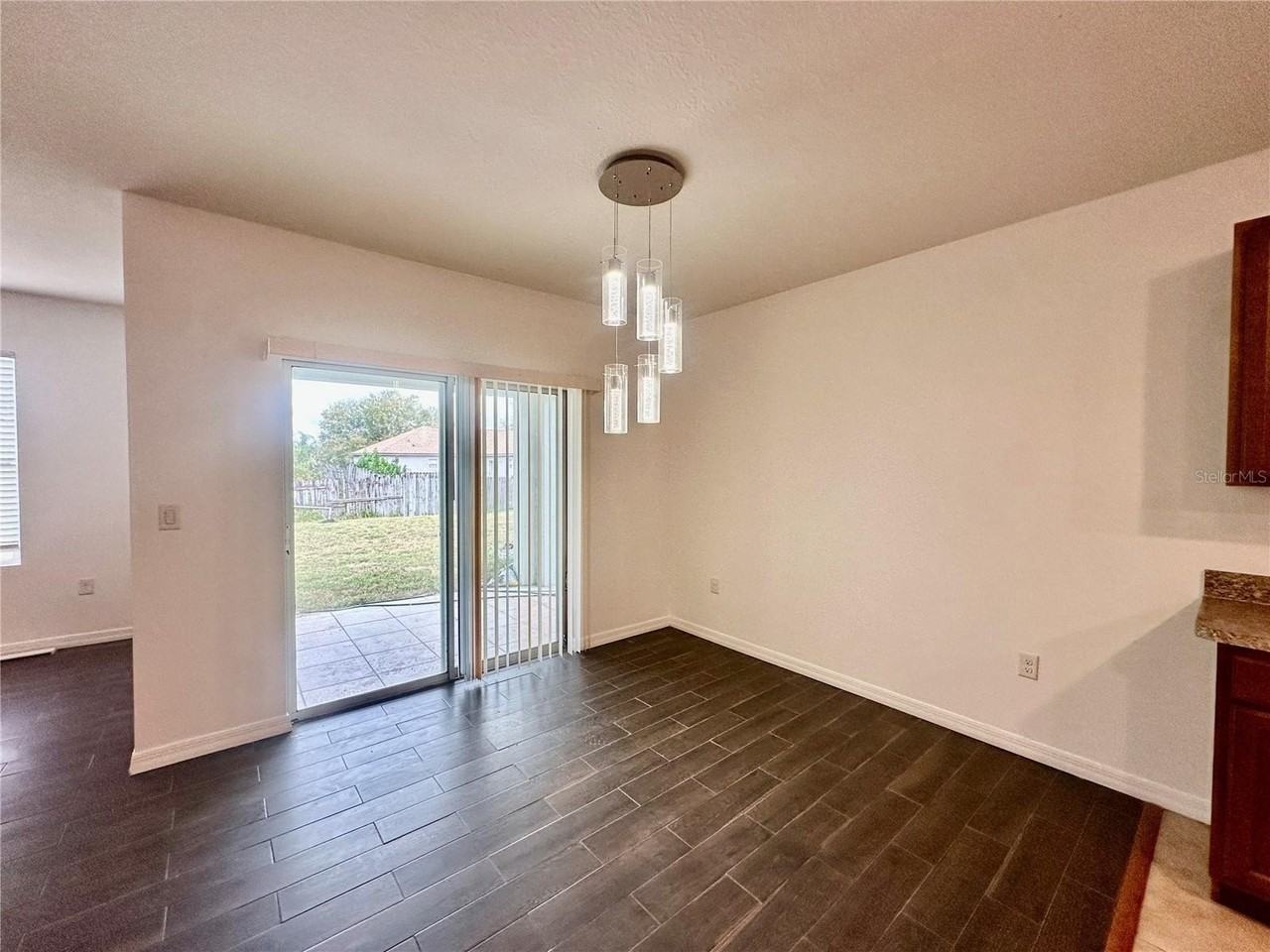 988 Summer Glen Dr - Photo 7 of 24