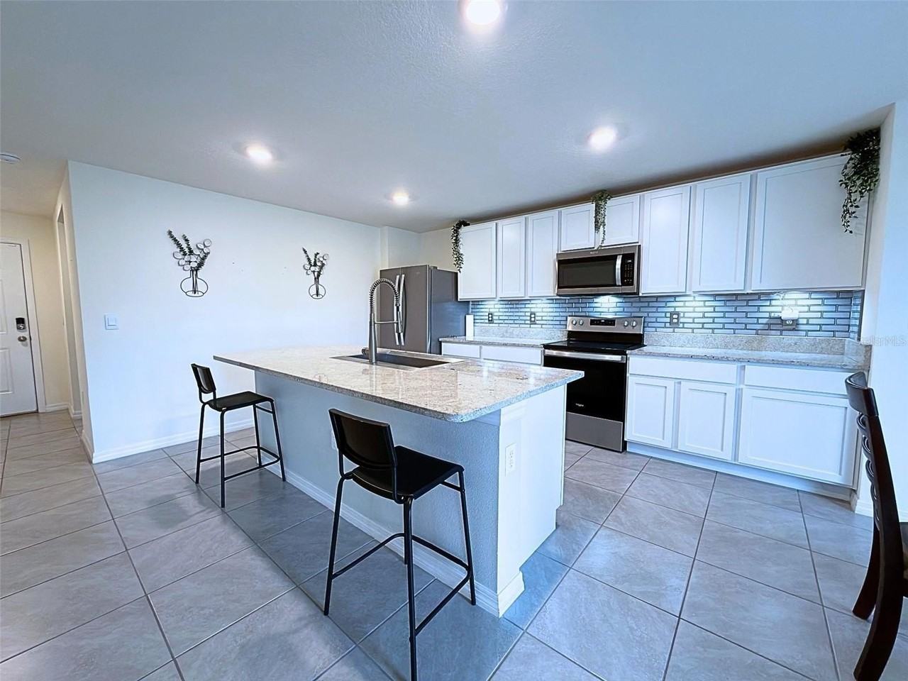 1206 Tahitian Sunrise Dr - Photo 2 of 26