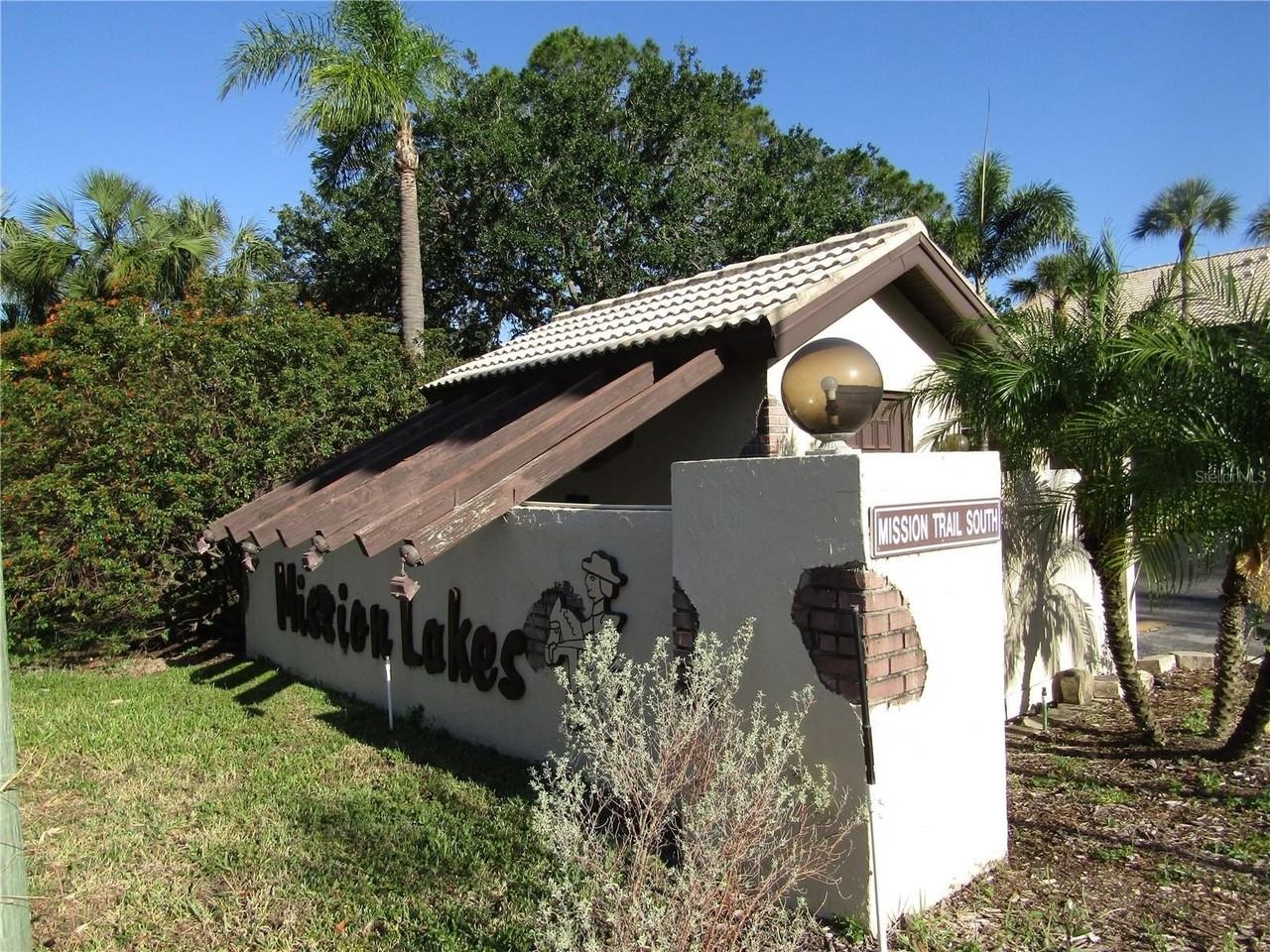 255 Mission Trl S #E - Photo 2 of 18