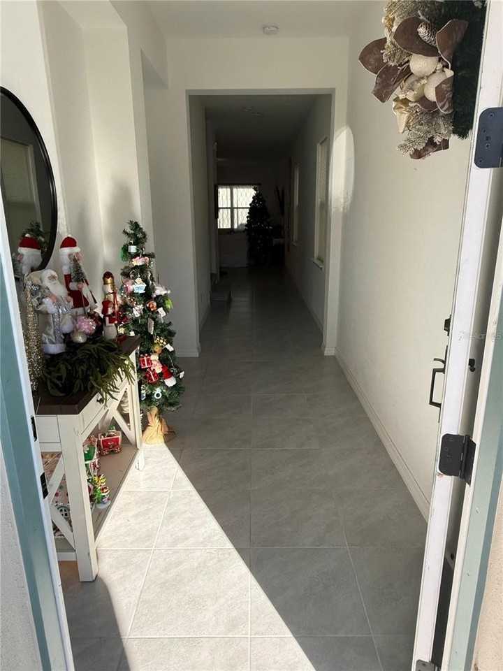 16037 Micelli Dr - Photo 3 of 12